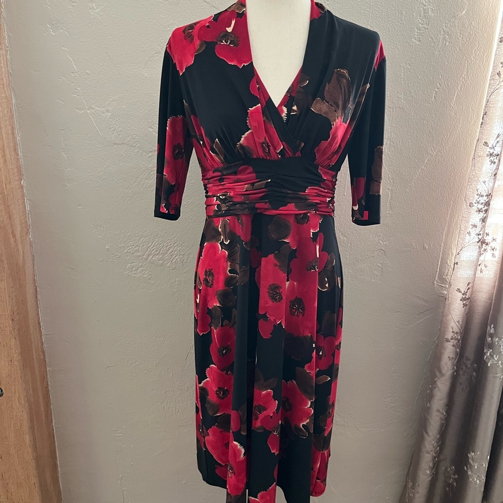 Kasper Size 8 Red and Black Floral Midi V-Neck Dress Marilyn Monroe Style